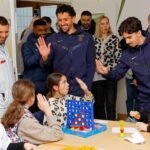 Les joueurs du PSG distribuent des sourires aux enfants de l’hôpital Robert-Debré