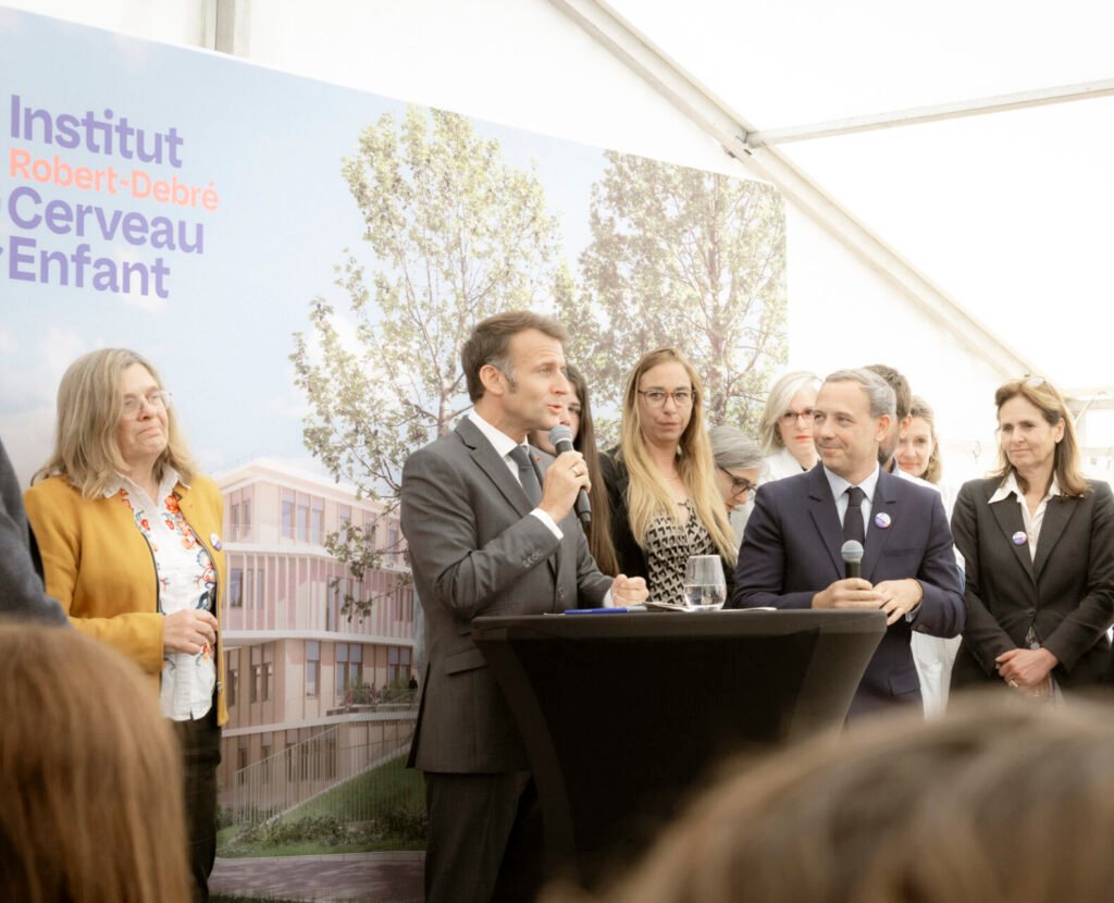 Remarks by the President at the groundbreaking ceremony for the Institute’s new building. To his left is Ghislaine Dehaene, Director ofIHU to his right are Carine, a mother whose children are supported by the Institute’s teams; Adrien Taquet, Chairman of the Supervisory Board; and Marianne Perreau-Saussine, Executive Director.